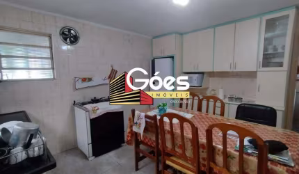 Casa com Quintal Grande na Vila Bocaina