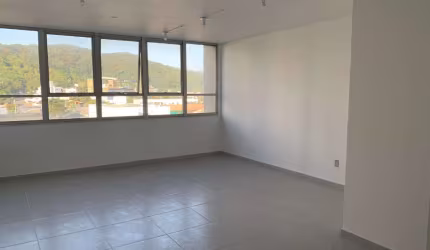 Ponto comercial para alugar no Centro, Joinville  por R$ 1.300