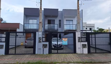 Casa com 2 quartos para alugar no Itacolomi, Balneário Piçarras  por R$ 2.700