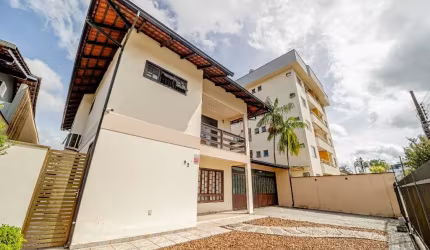 Casa com 4 quartos à venda no Saguaçu, Joinville  por R$ 1.350.000