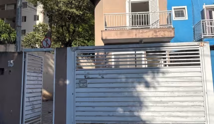 Sobrado à venda com 3 quartos e 2 vagas- Rua Déa Lúcia Parque Maria Helena, SP.