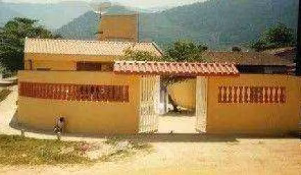 Casa de Esquina a 250m da Praia do Sapê em Ubatuba - 4 Suítes e 7 Vagas
