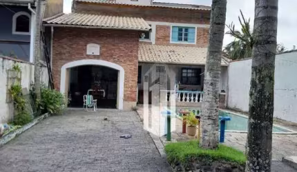 Sobrado com 3 dormitórios à venda, 250 m² por R$ 800.000,00 - Centro - Caraguatatuba/SP