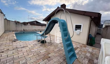 Casa não germinada com lazer completo a 500m da praia!