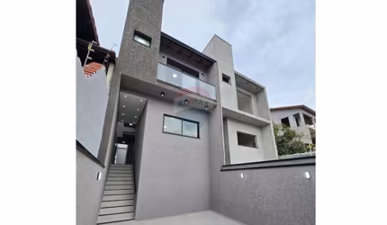 Casa Moderna no Jardim Universo: Conforto e Elegância