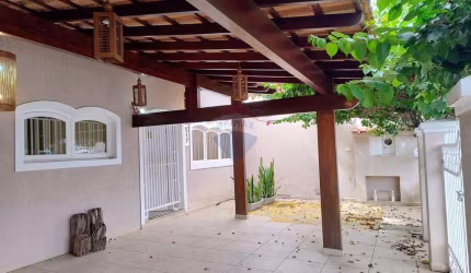 Casa Comercial Incrível em Ótima Localização (Restaurantes ou Escritórios)