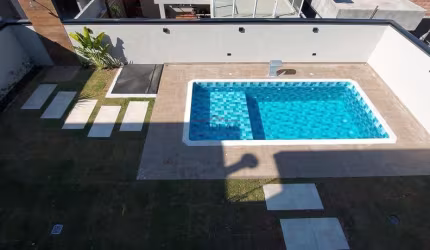 Casa à venda com piscina , espaço gourmet com 241,64 m²  condomínio fechado em A