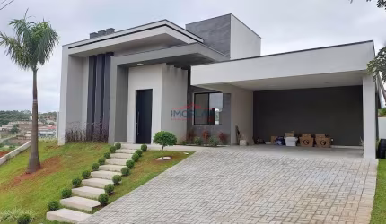 Casa à venda com - 240 m²térrea bem localizada em condomínio fechado  de Atibaia