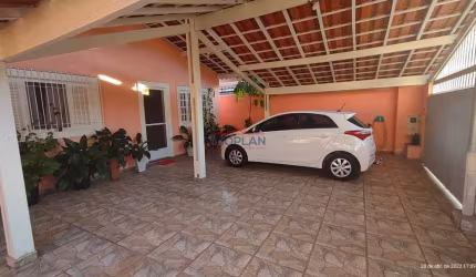 Casa à venda com - 2 Dormitórios; - térrea  em Atibaia! Próximo ao comércio loca