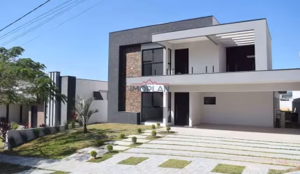 Casa térrea á venda com  305 m²bem localizada em condomínio fechado de Atibaia -