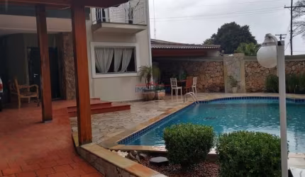 Casa á venda com 260 m² com Piscina - Vila Petrópolis - Atibaia - SP