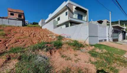Terreno com 200 m² em ótima localização, próximo ao comércio local da região em