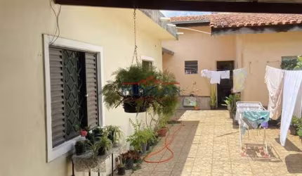 Casa em Atibaia com edícula