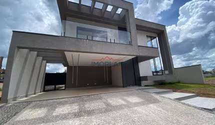 Casa à venda com 3 suítes em condomínio