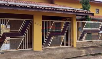 Casa 4 dormitórios em Piracaia