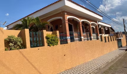 Casa á venda com 194,61 m²com churrasqueira e piscina em Bom Jesus dos Perdões -