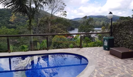 Casa no condominio Clube da Montanha, Portão Atibaia
