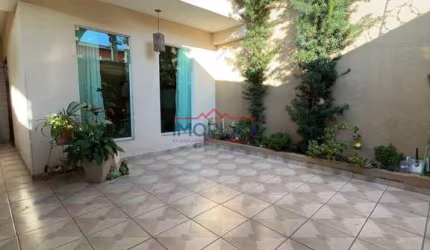 Linda casa  à vena com 218 m²  em  uma  ótima localização em Atibaia SP - Nova A
