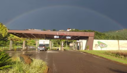 Terreno em condomínio