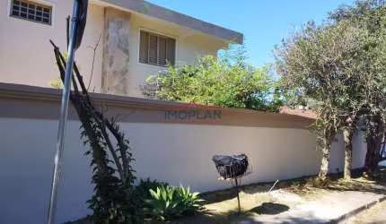 Linda casa à venda com 4 Dormitórios sendo 1 suíte e piscina  em uma ótima local