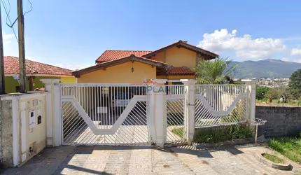 Casa com 3 dormitórios no Jardim do lago
