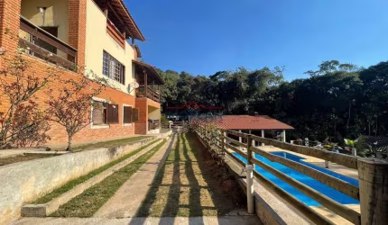 Chácara  à venda com 4 Dormitórios 4 suítes com 390 m² com piscina em ótima loca
