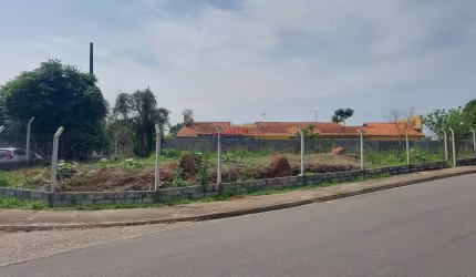 Terreno de esquina no Jardim Colonial