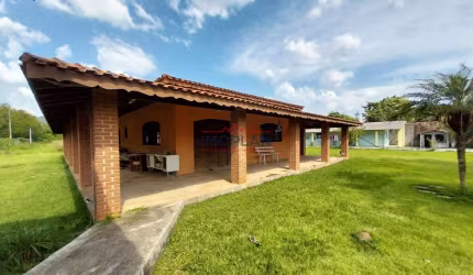 Chácara à venda com 3 Dormitórios 1 suíte com 160 m² em ótima localização em Ati