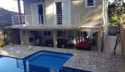 CASA COM 3 SUÍTES PISCINA À VENDA ATIBAIA-SP