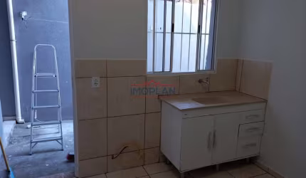 Salão  à venda com 60 m² e um apartamento em cima   com 2 Dormitórios e 4 Kitnet