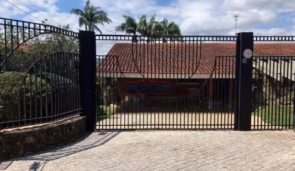 Casa com 4 dormitórios