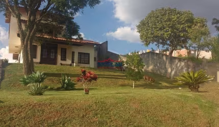 Casa à venda com 148 m² com piscina em ótima localização em Atibaia SP - Bairro