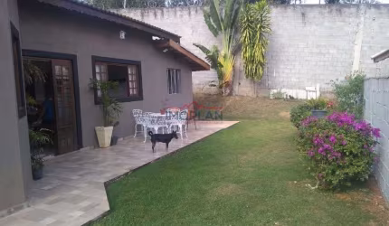 Casa à venda com 3 dormitórios