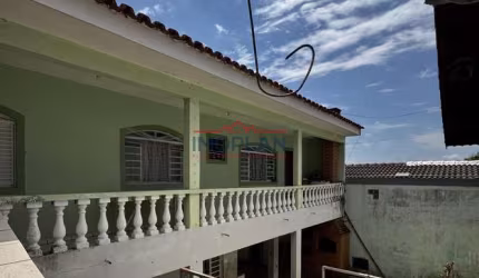 Casa térrea em Atibaia com edícula e churrasqueira