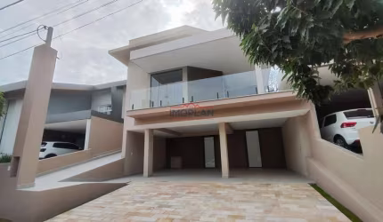 Casa térrea à venda em Atibaia, condomínio de alto padrão, com 3 dormitórios e 3