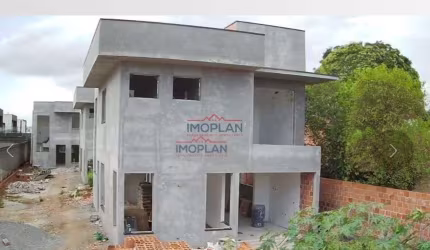 Casa à venda em condomínio 3 dormitórios e 3 suítes no Bairro Vila Petrópolis -
