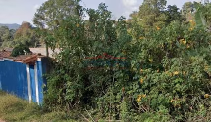 Terreno em declive com área total de 3.915 m² divisa entre Atibaia/SP e Mairipor