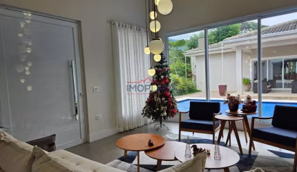 Casa excelente em codomínio dentro da cidade