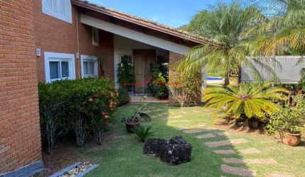 Casa à venda em condomínio alto padrão
