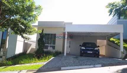 Casa térrea com 3 dormitórios em condomínio