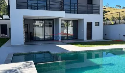 Casa em condomínio com 3 suítes