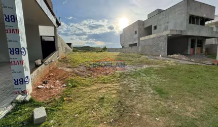 Terreno à venda em condomínio