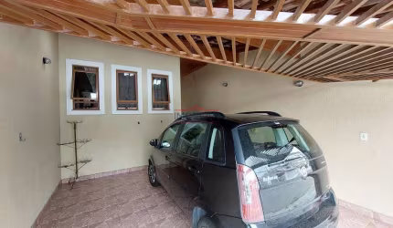 Casa com 2 dormitórios no Jardim Cerejeiras