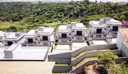 Casa à venda 3 suítes em condomínio