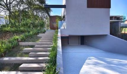 Casa à venda - Condomínio Tamboré 10 em Alphaville