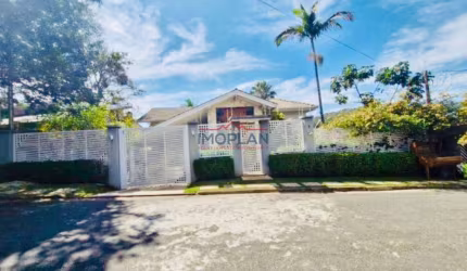 Casa à venda com 5 suítes