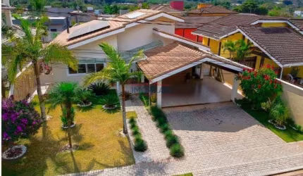 Casa Térrea em Condomínio Fechado com 3 suítes