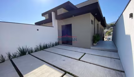 Casa com 3 suítes a venda no Maristela
