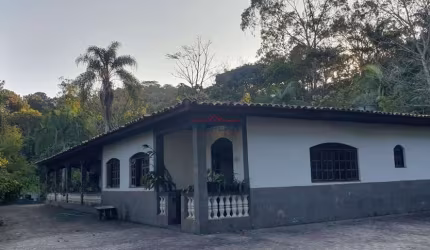 Chácara a venda em Arujá , 04 dormitórios, 7000m at 404m ac, sala e cozinha gran