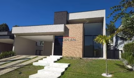 CASA TÉRREA COM 3 SUÍTES E PISCINA